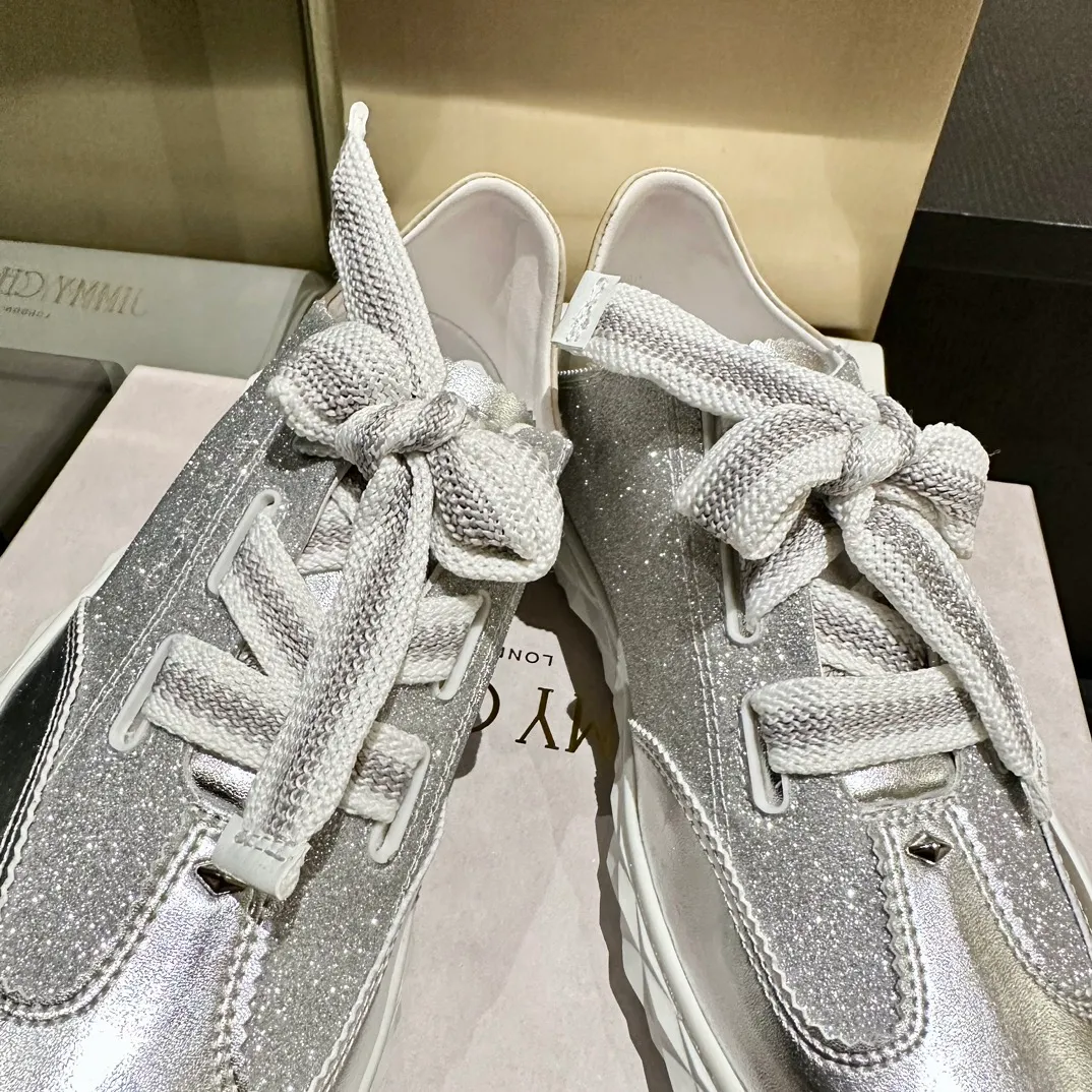 👟👟Ex-factory price 640👟👟 The new JIMMY CHOO, exclusively for sale, original large-soled casual white shoes, designed with the latest technology, strong three-dimensional effect👍The integration of multiple technologies, subverting fashion, super stylish! The combination is super beautiful. The original version is 1:1, versatile and trendy, both salty and sweet! New layout Size: 35-40